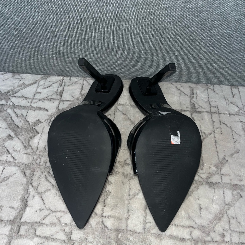 Point toe heels - Picture 3 of 3